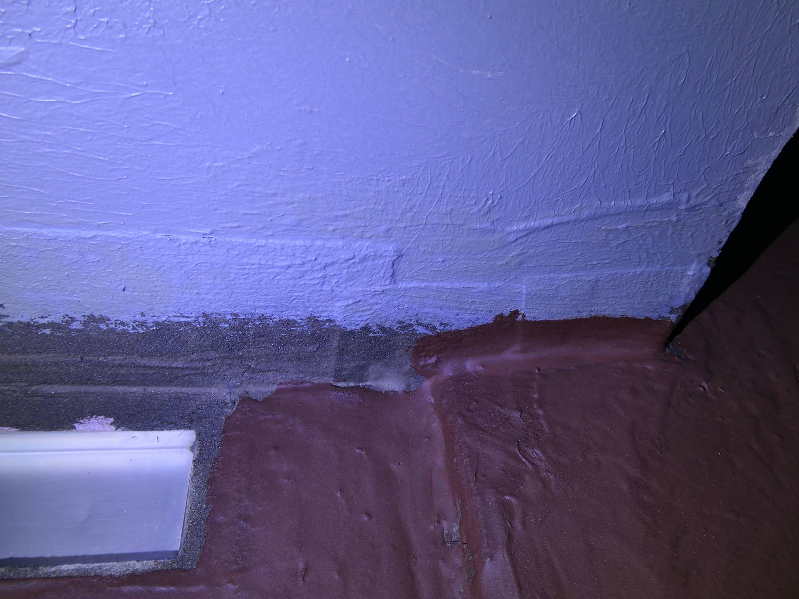 Erforderliche Nachbesserung der Abdichtungsbänder innerhalb der Sanitäreinheiten